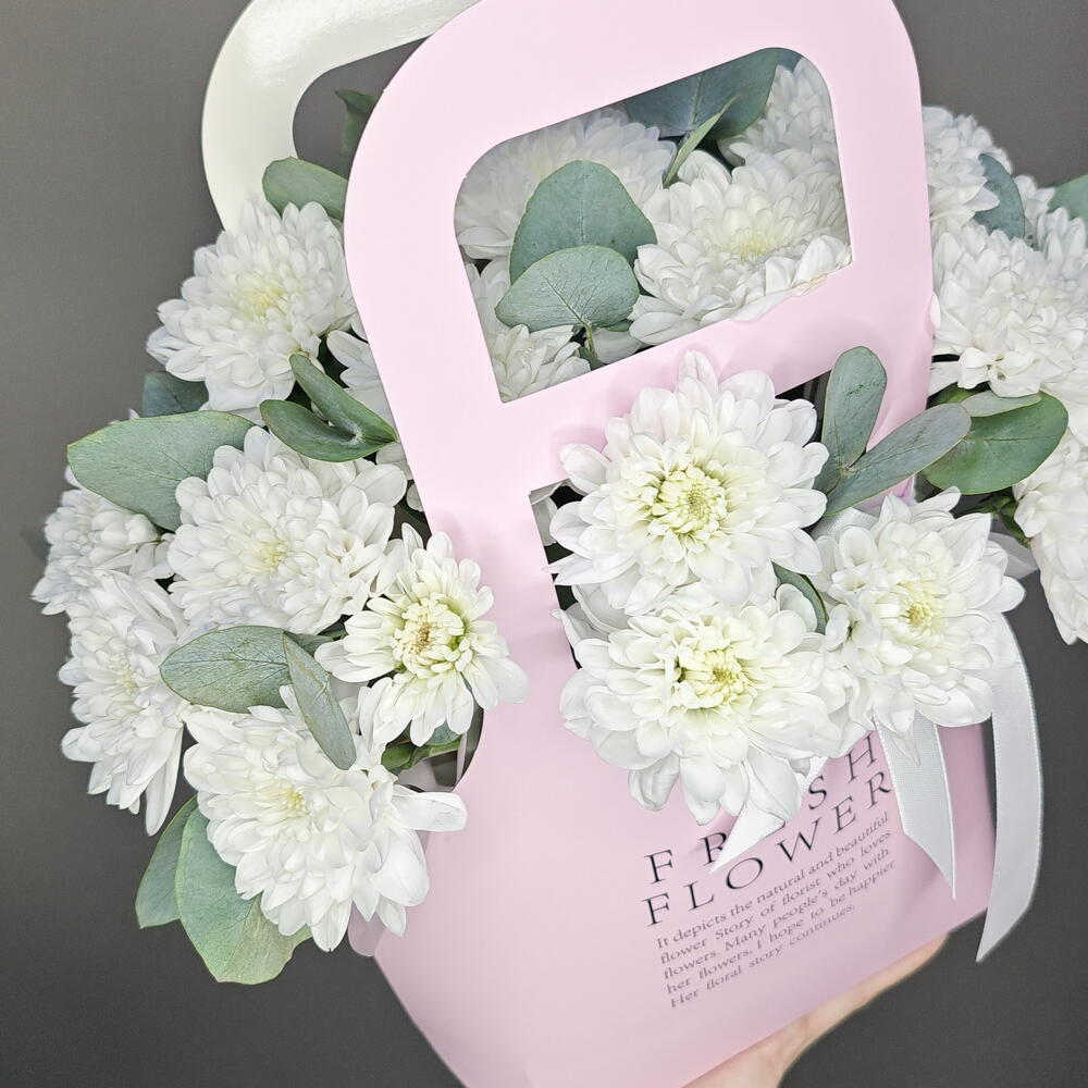 Композиция фреш хризантема и эвкалипт в сумке 🌸