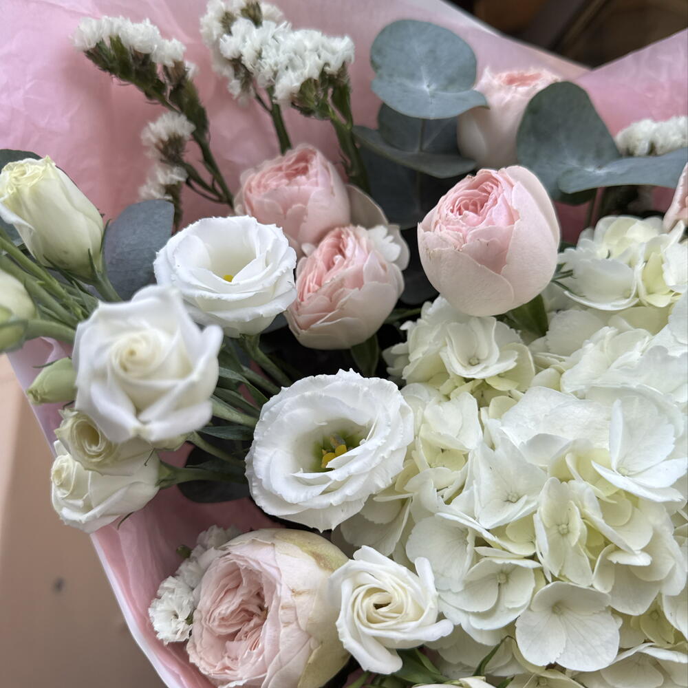 Нежный букет🌸 "лёгкие чувства" в составе гортензия, эустома/лизиантус, роза MANSFIELD, диантусы и статица 🌾