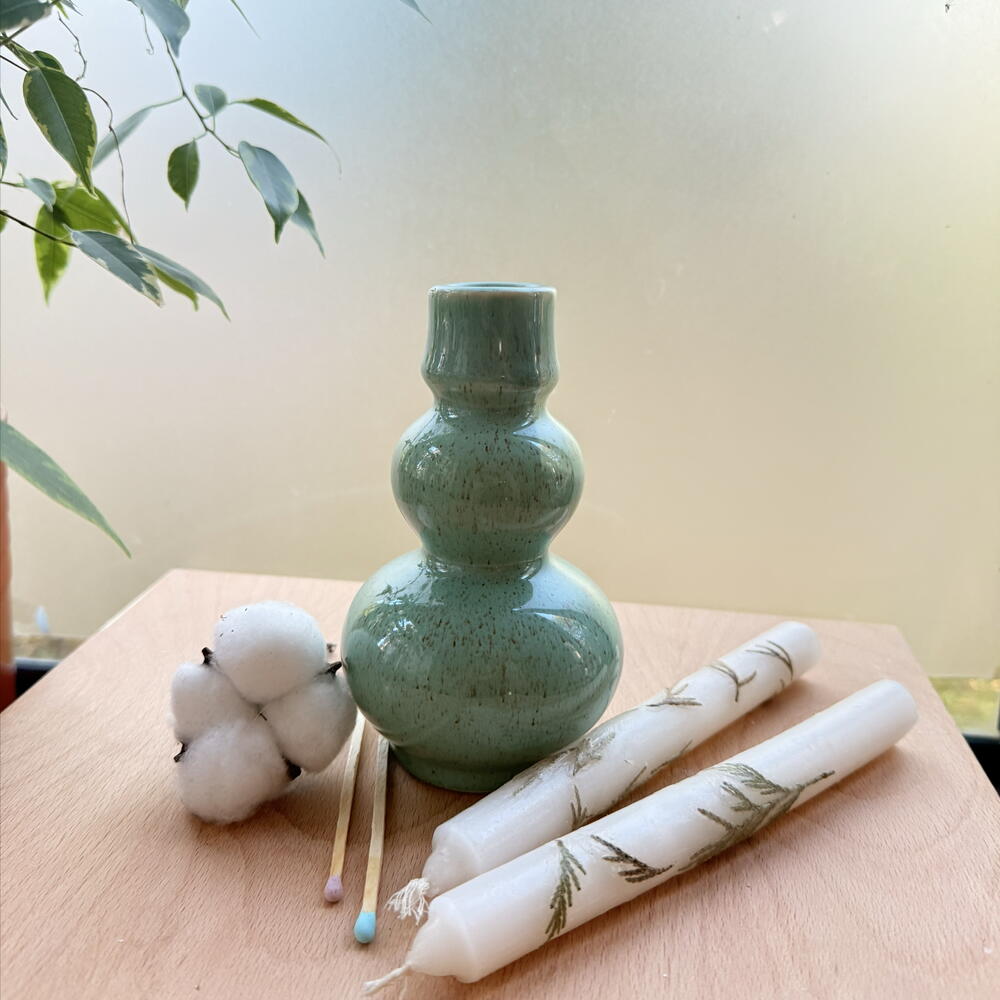 Подсвечник со свечами