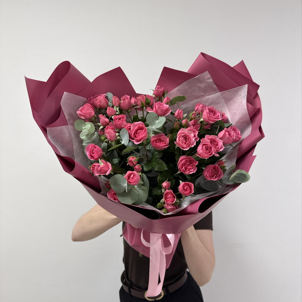 Букет из кустовых роз с  ароматным эвкалиптом 🌸