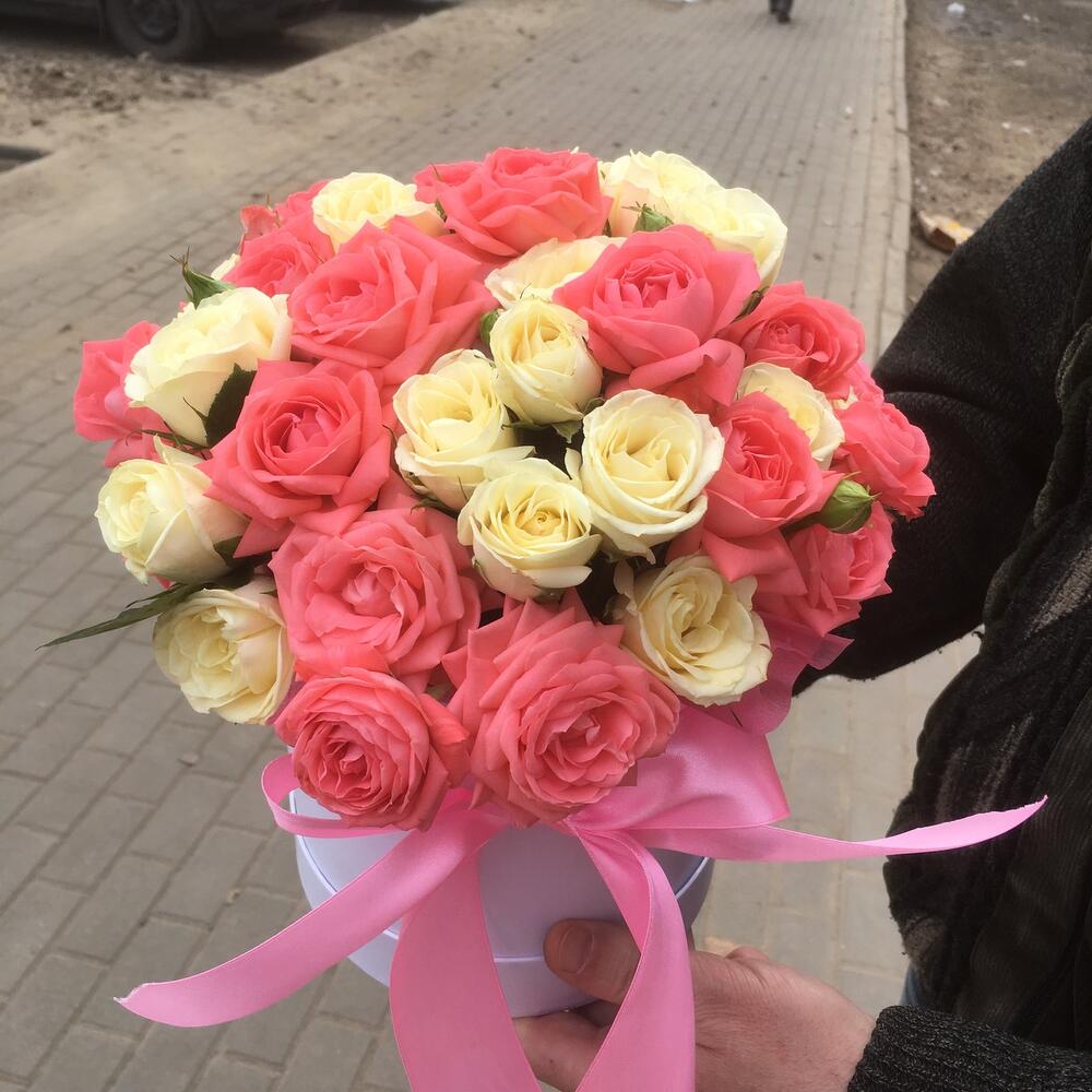 Цветы в коробке «Дофамин для любимой». Кустовые розы