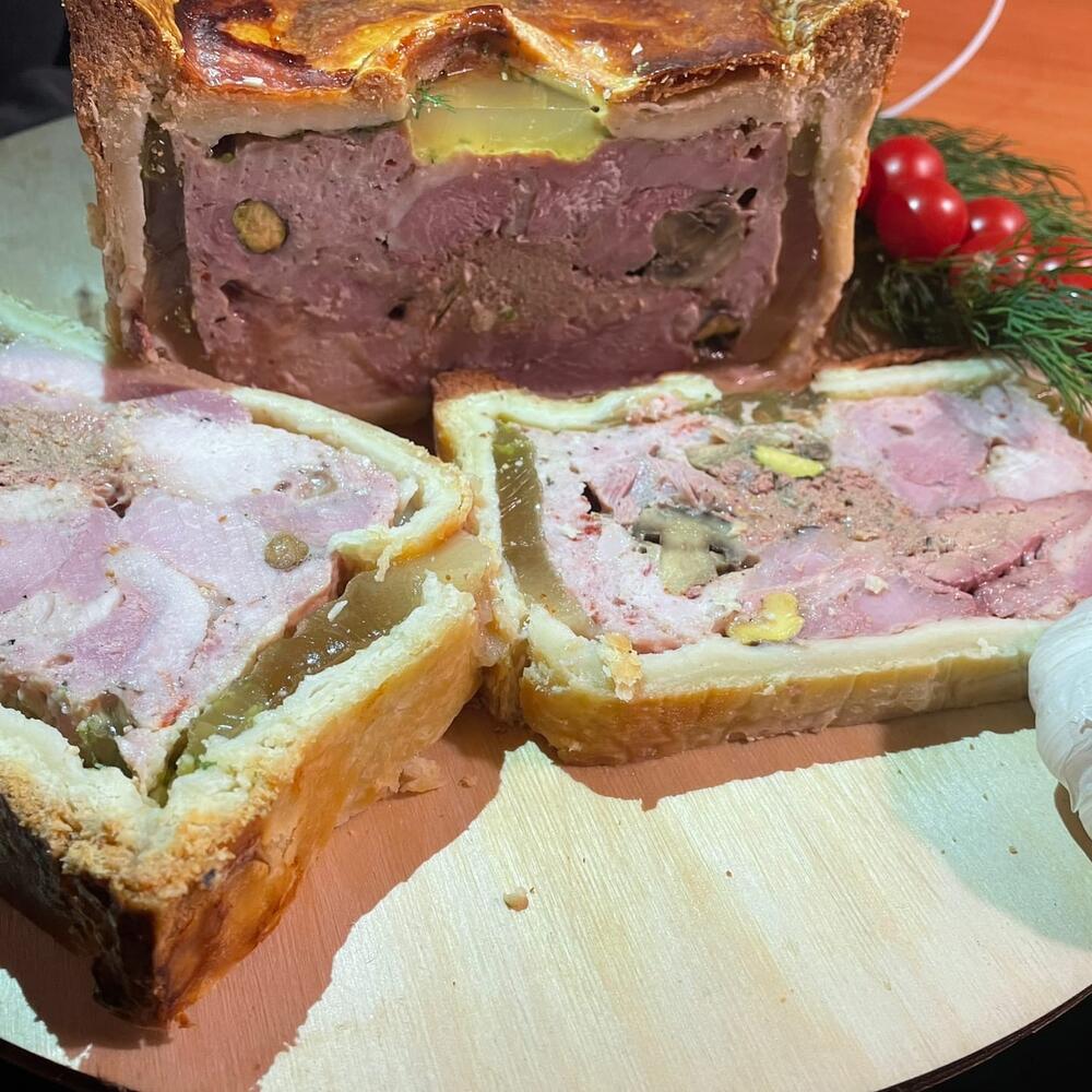 Pate en croute Французский пирог, Подарочные наборы Санкт-Петербург,  Ленинградская область, Россия, купить по цене 3450 руб, Мясные деликатесы в  MEATCAKE | Мясные торты с доставкой | Flowwow