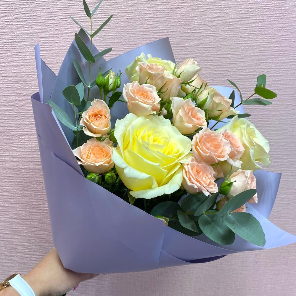 Ramo con rosa de peonía