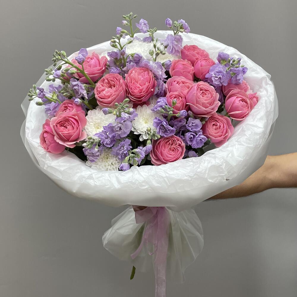 «Мелодия нежности» 💕 авторский букет из пионовидной розы, кустовой хризантемы и ароматной маттиолы