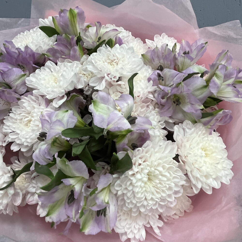 Сиреневая ласка 🌸 Трогательный букет в сиренево-белых тонах, наполненный мягкостью и светом