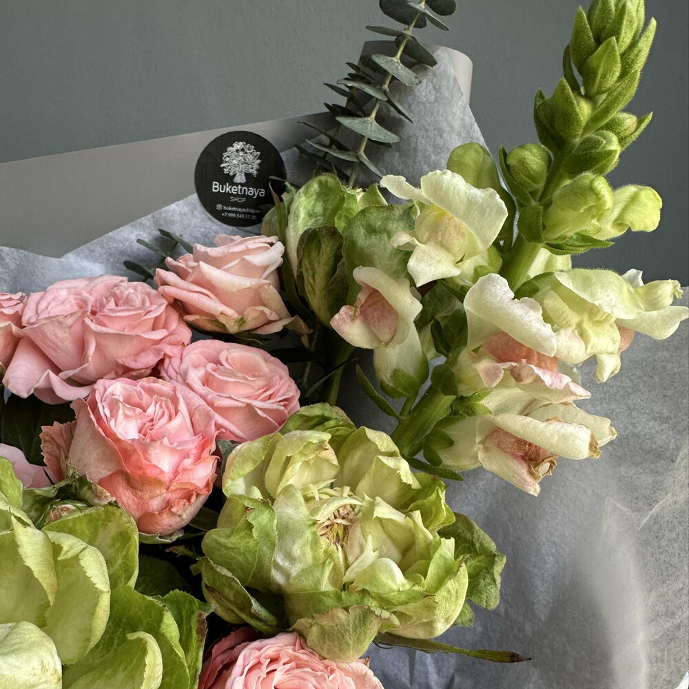 Авторский букет «Green Blush» с розой Вегги
