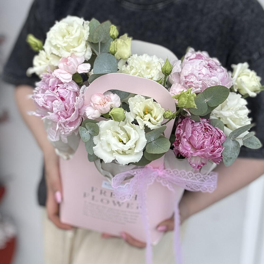 🤍Крутой букет в сумочке с пионами и эустомой Bloom Room