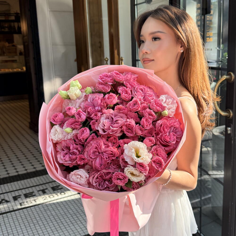 Floral confession with a peony-style Country rose