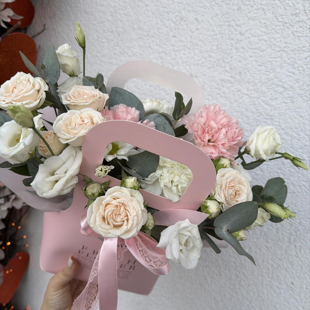 Обворожительная сумочка Bloom room, роза, диантус, эустома