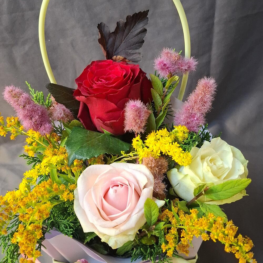 Сумочка с розами и солидаго 💐