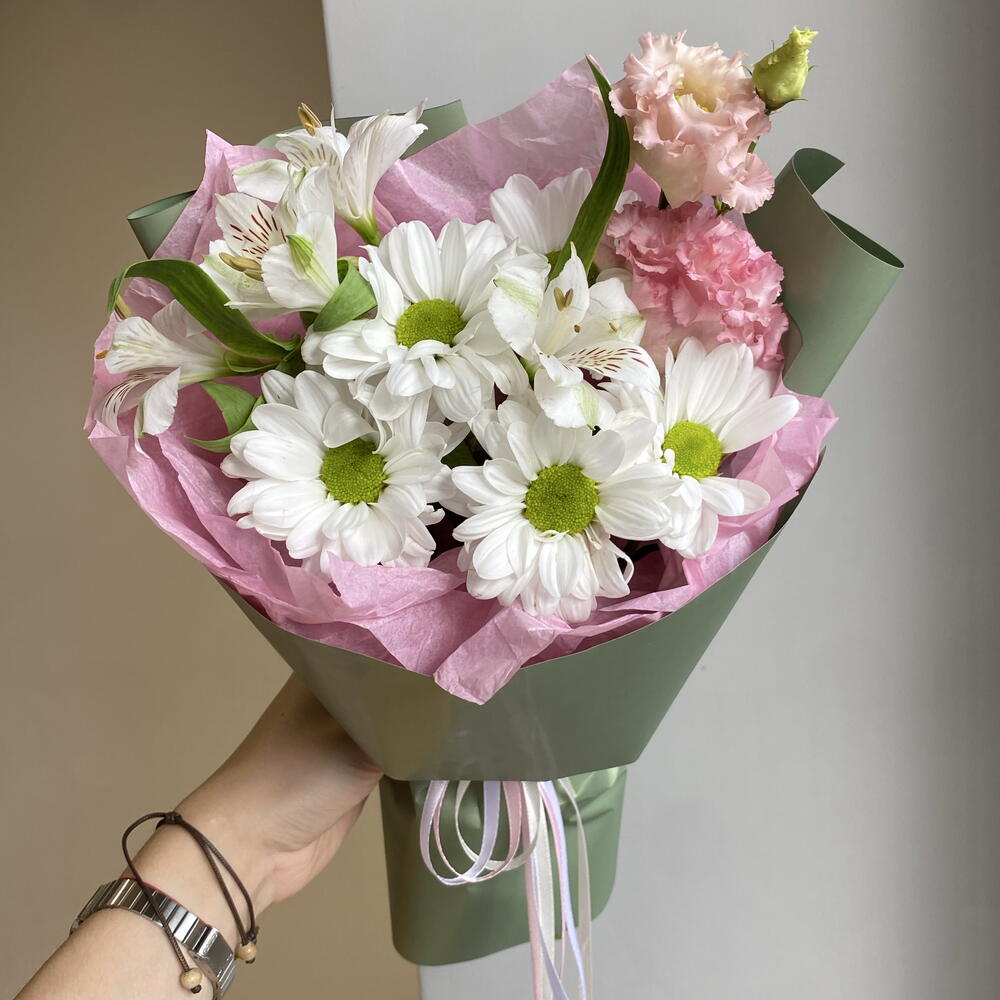 Букет-комплимент из эустомы, альстромерии и хризантемы чик 🌸