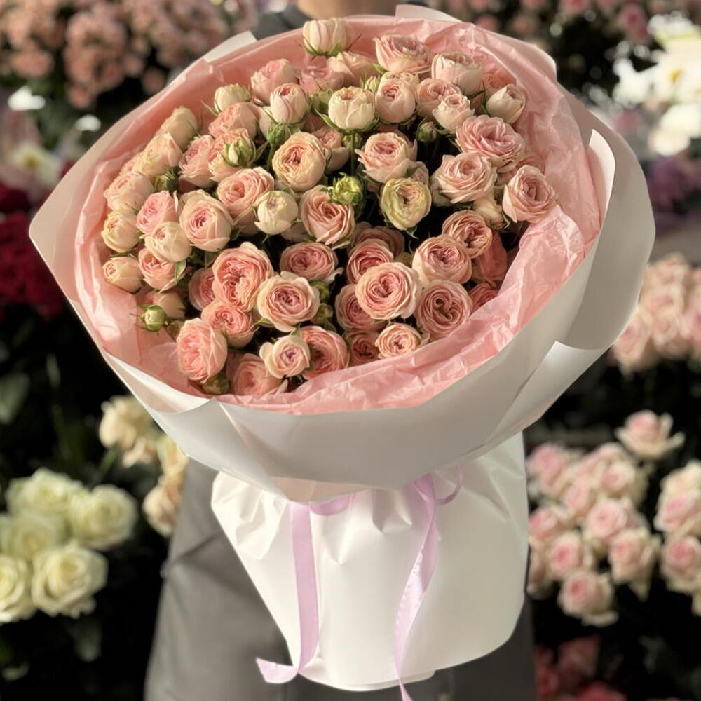 Romance — мега-пышный авторский монобукет из отборных кустовых пионовидных роз