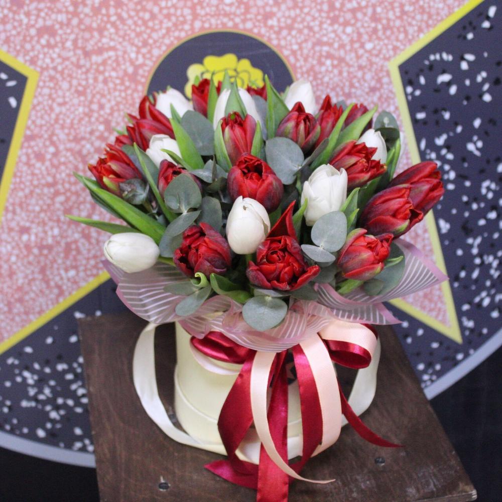 25 tulips in a box
