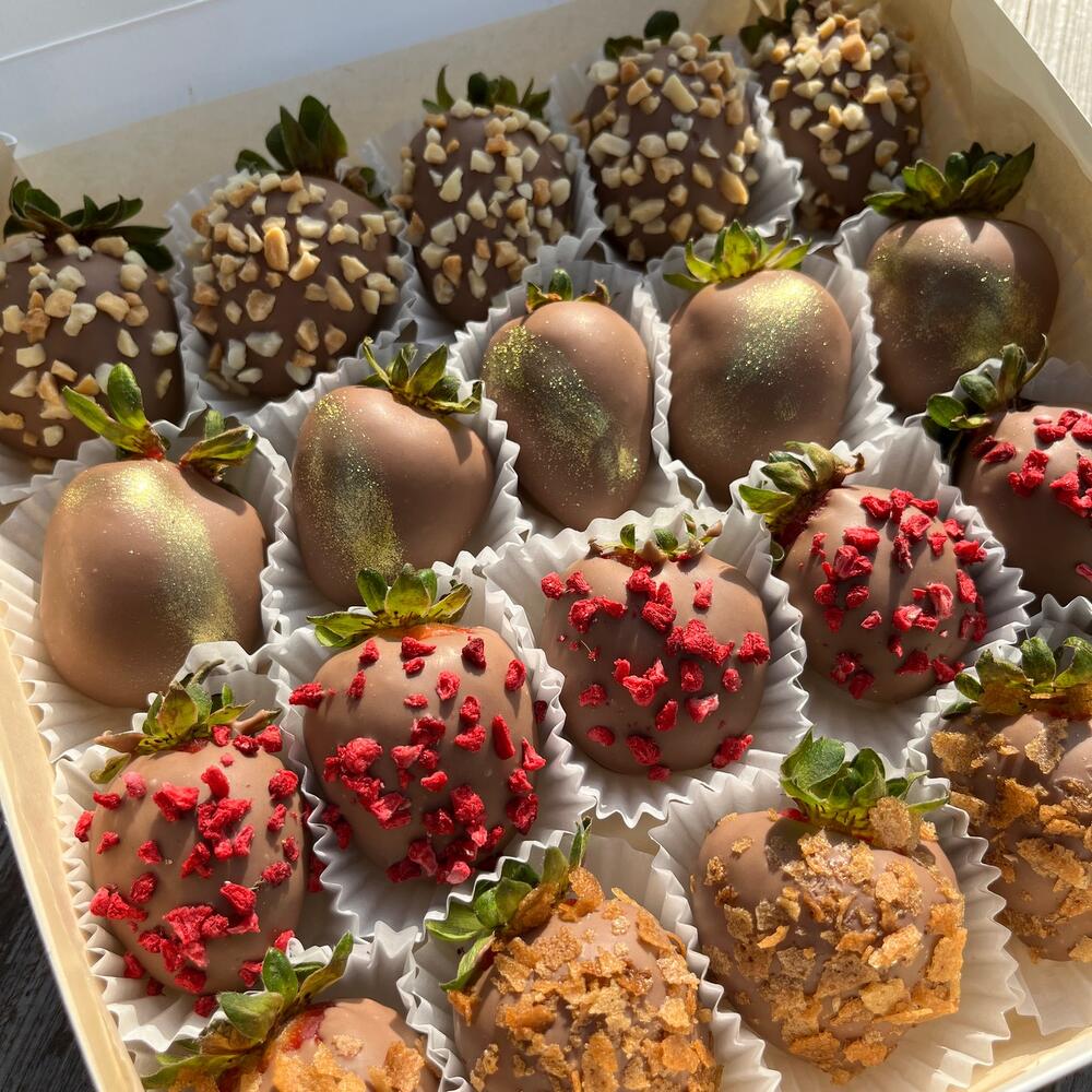 Клубника в молочном шоколаде / 20-25 ягод