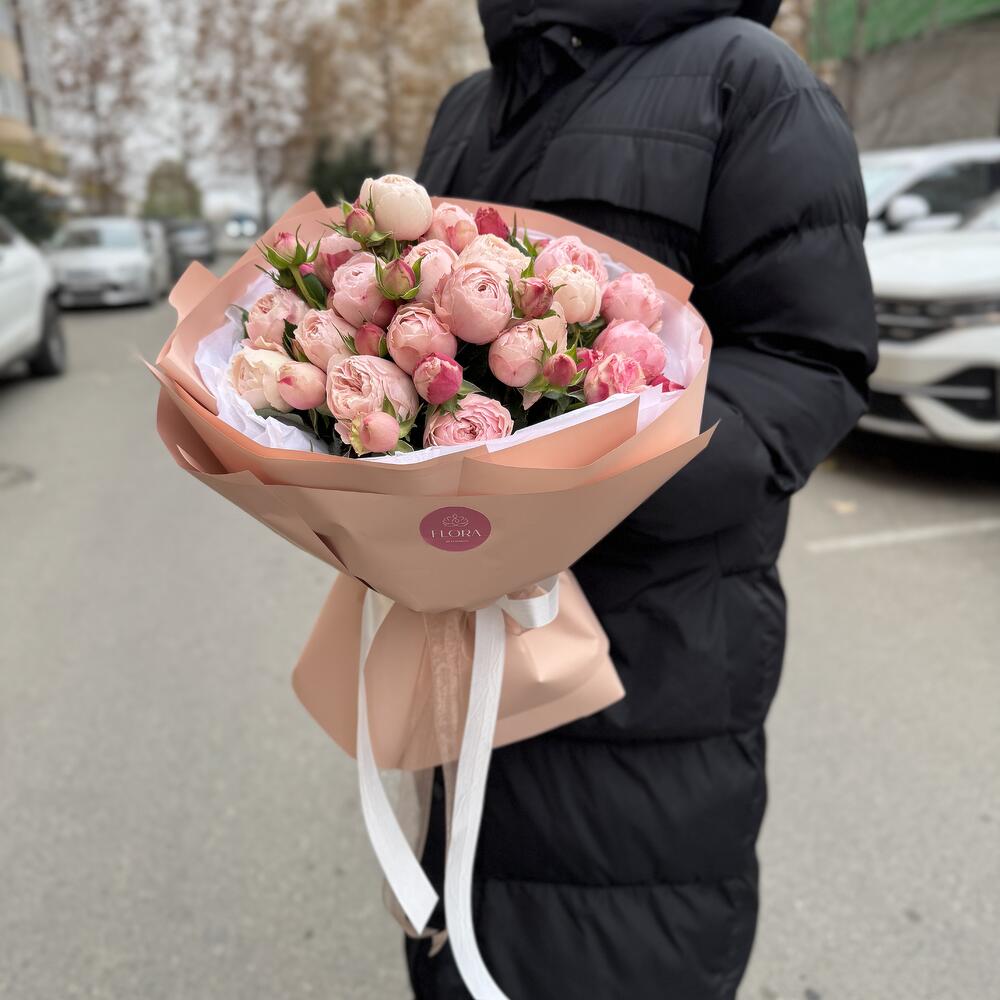 Пионовидные розы очень стойкие