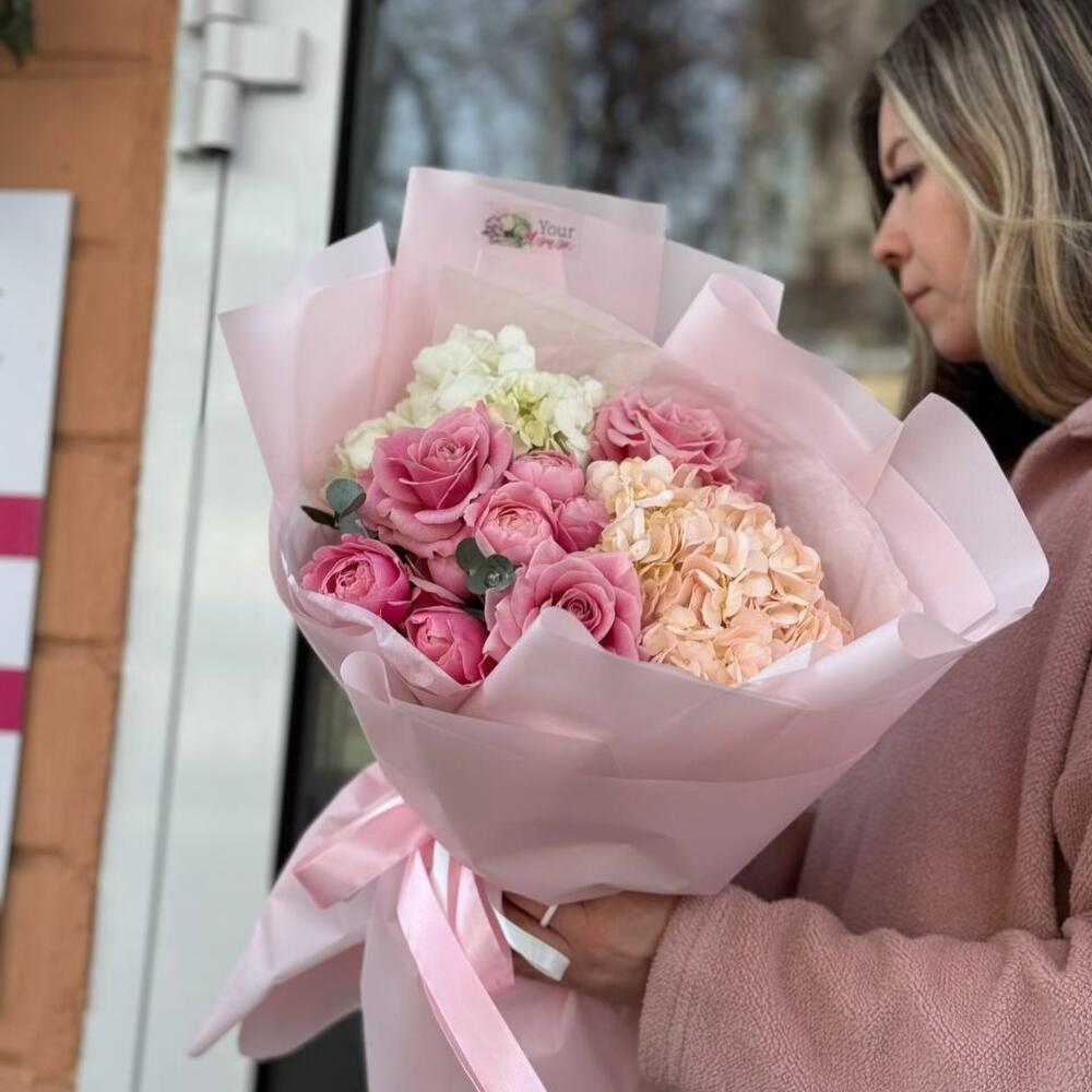 Букет с гортензиями