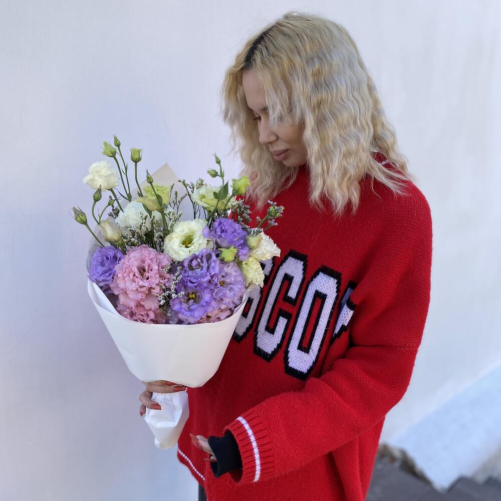 Букет-кулек 💐 махровая эустома и лимониум