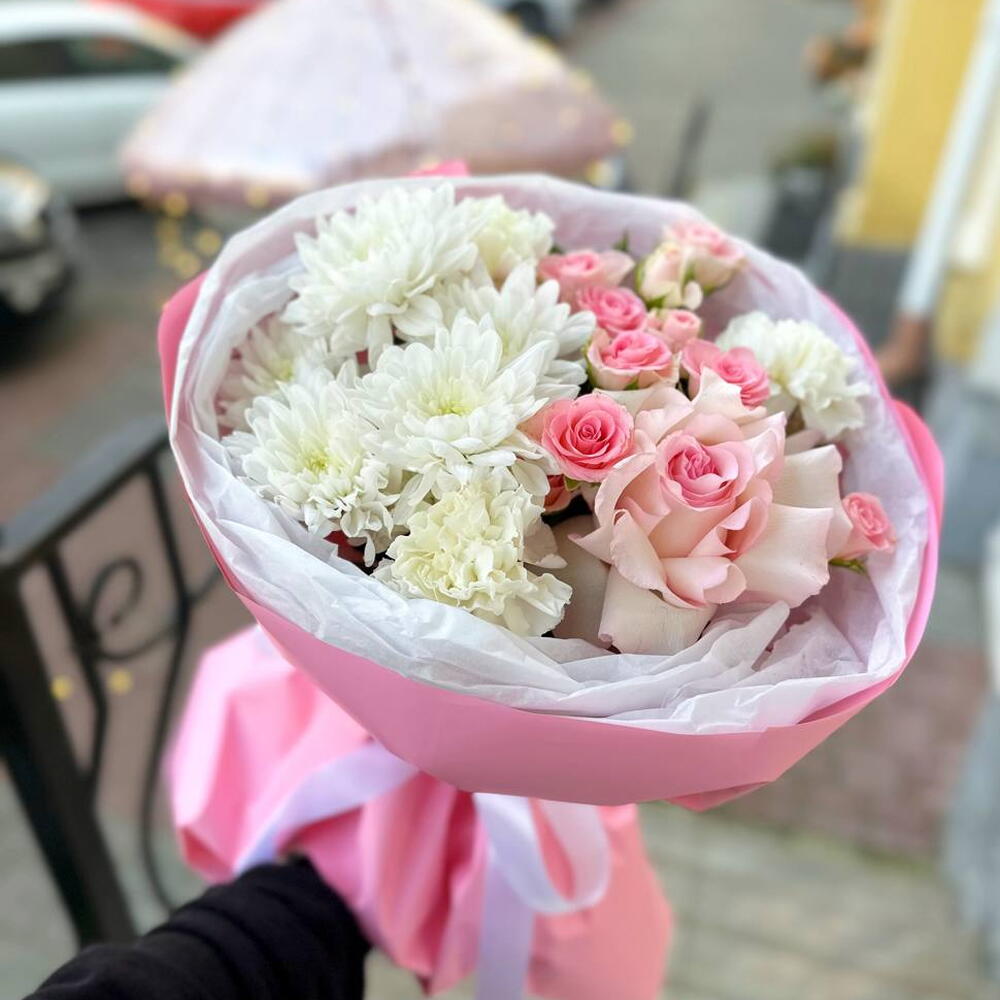 Букет комплимент ( французская роза, хризантема, кустовая роза)