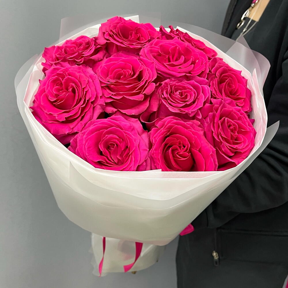 Малиновые розы 🌹  в упаковке с лентой (11 малиновых роз сорта Фулл Монти)