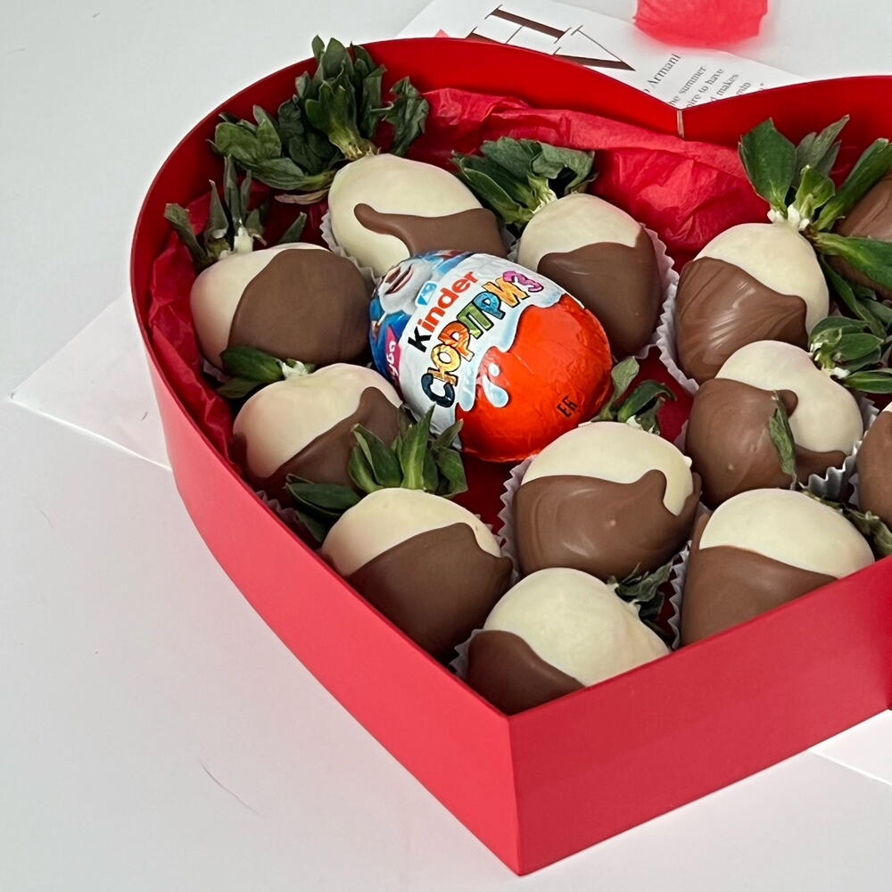 Клубника в шоколаде с kinder surprise2