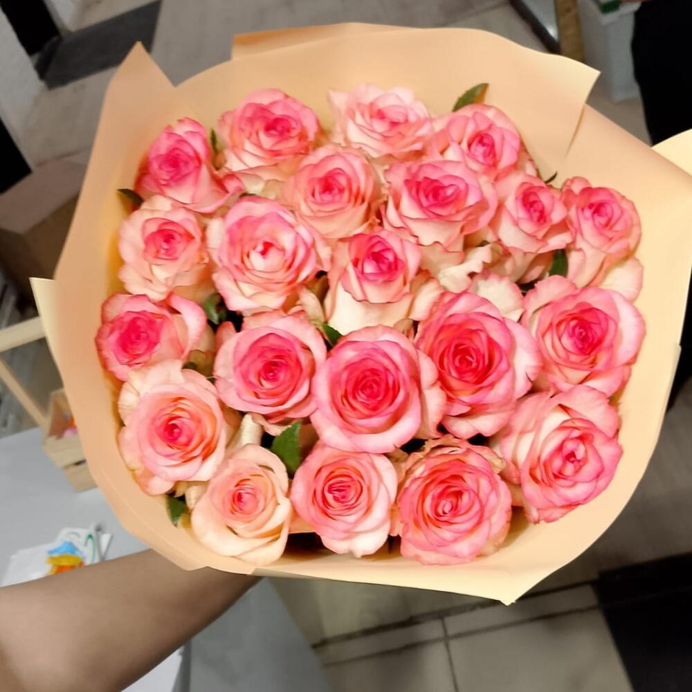 Букет розовых роз 15 шт