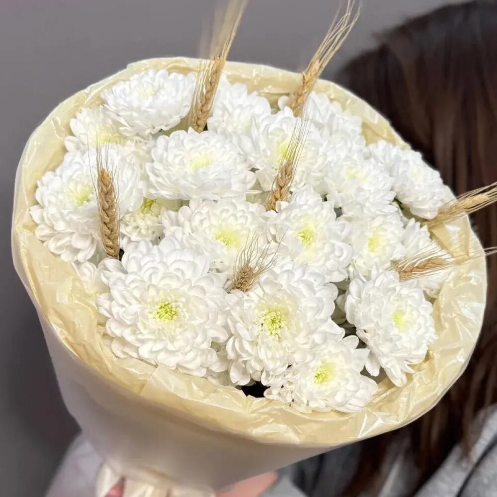 Монобукет из кустовых хризантем "Балтика" с колосками (арт.3832)