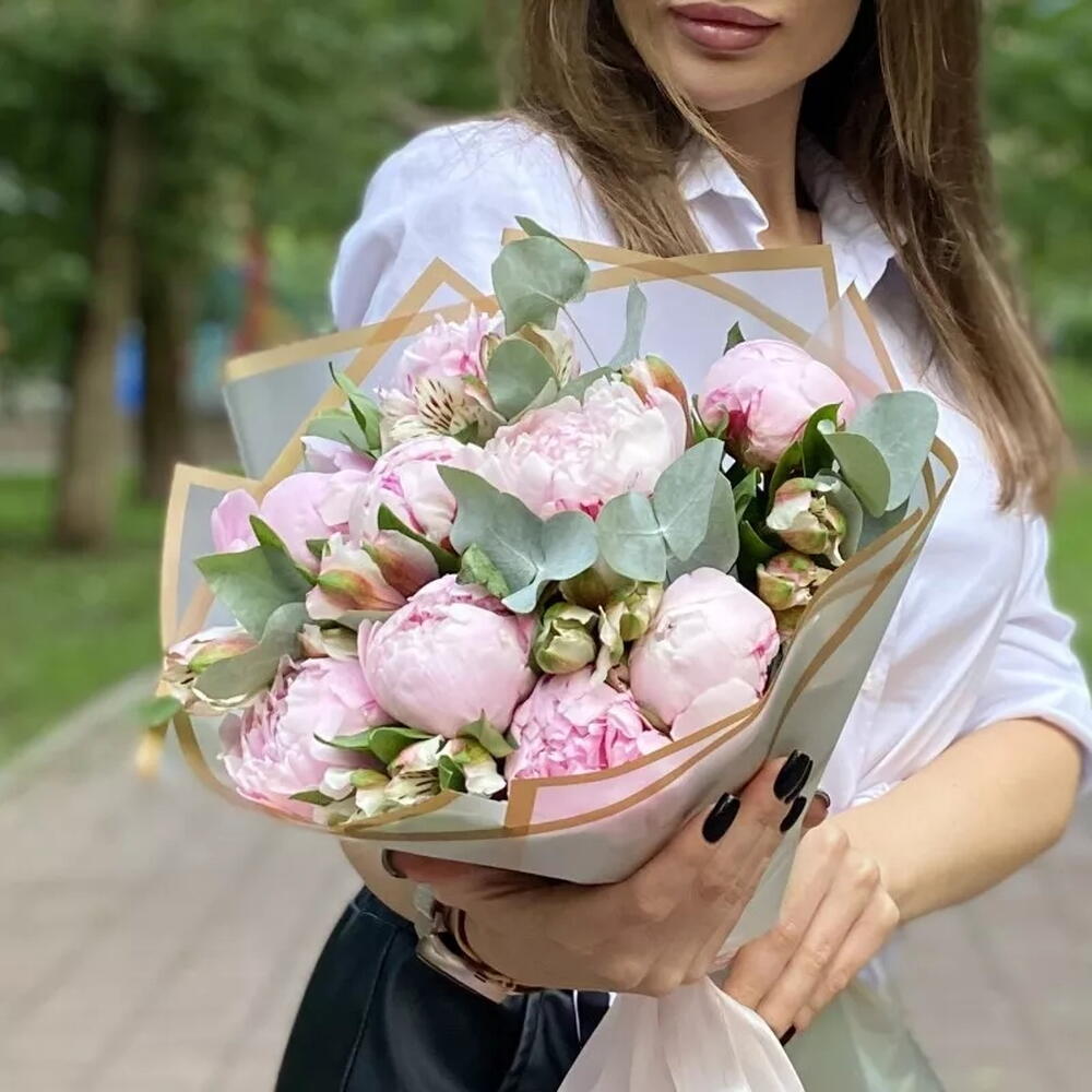 ПИОНОМАНИЯ 🩷Пионы Сара Бернар Розовые пионы, эвкалипт и белая альстромерия Дофаминовый букет