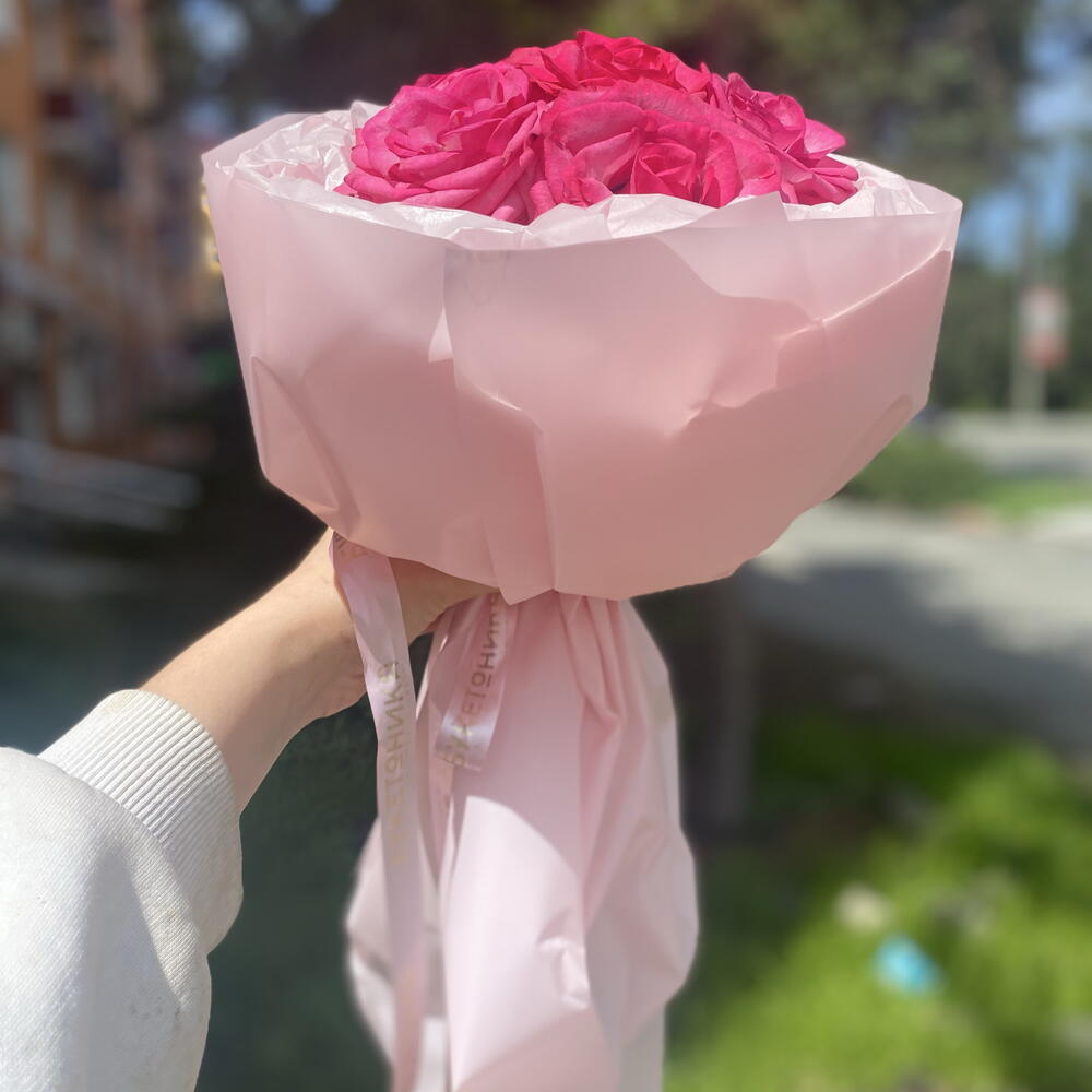 Букет из розовых роз