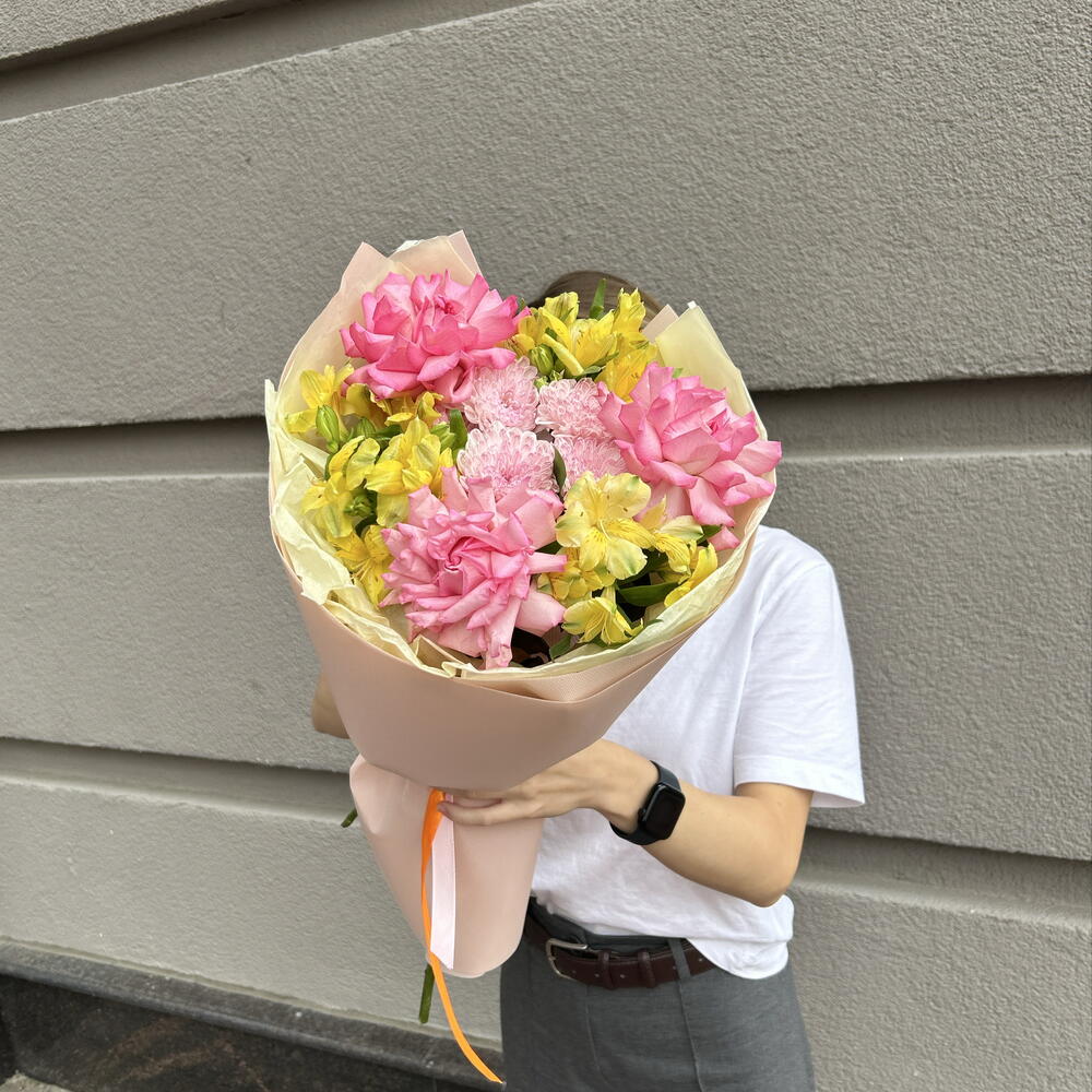 💐 Букет «Солнечный звонок»: Яркие розовые и желтые оттенки для учителя на 1 сентября! 🎒🍁