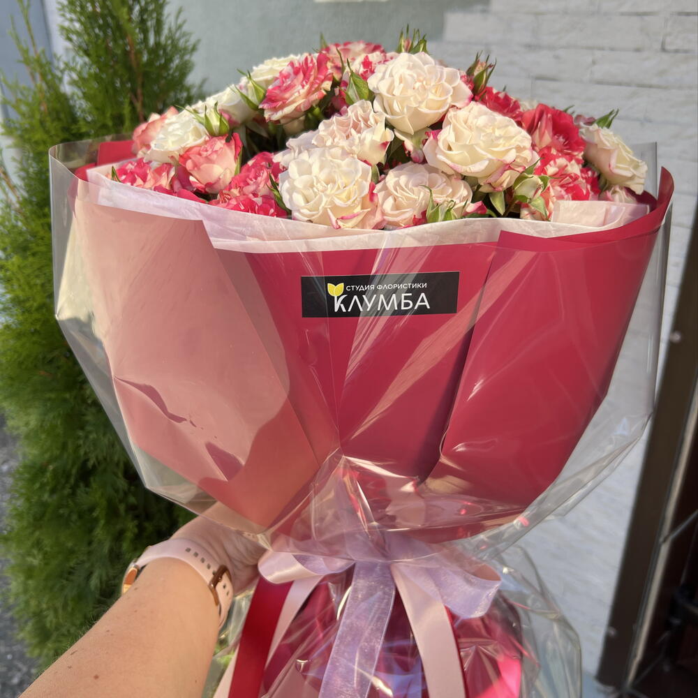 Букет из кустовых роз 17 штук