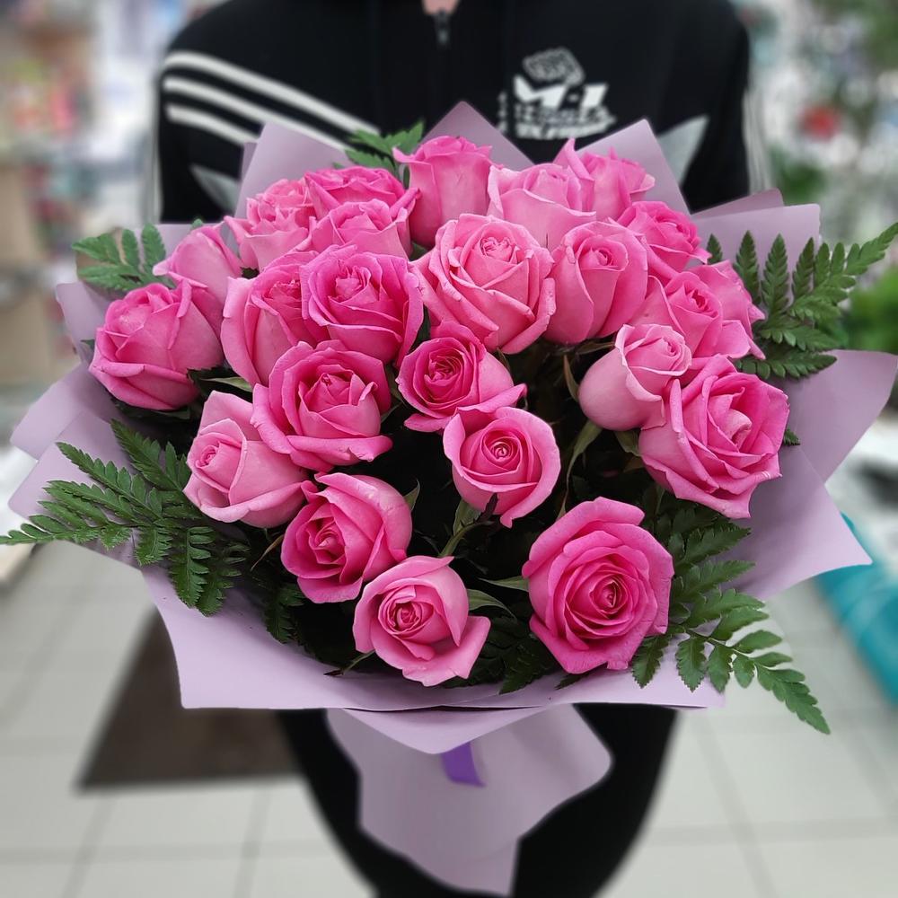 Розовые розы
