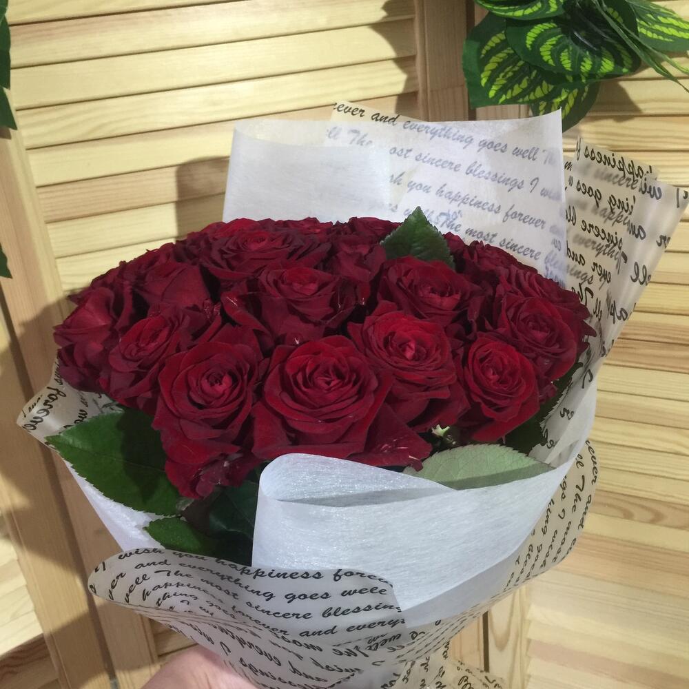 Букет вишня на снегу