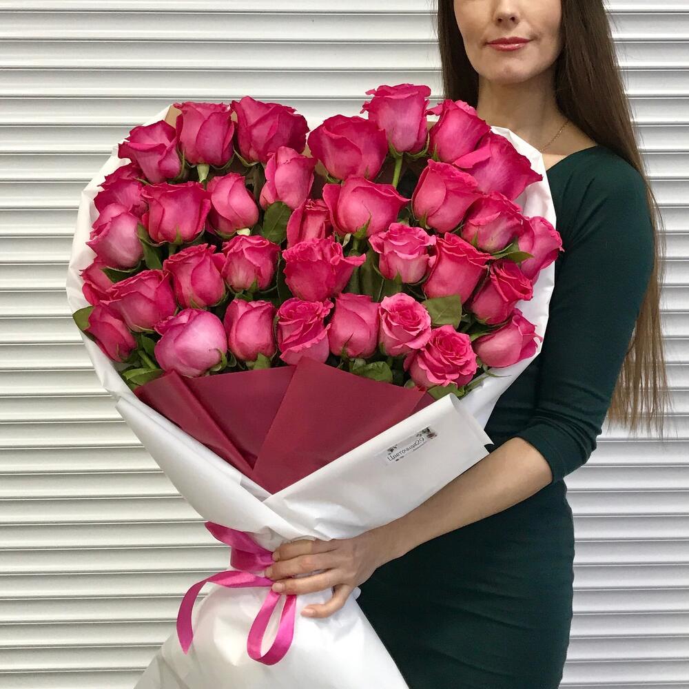 33 розы в виде сердца