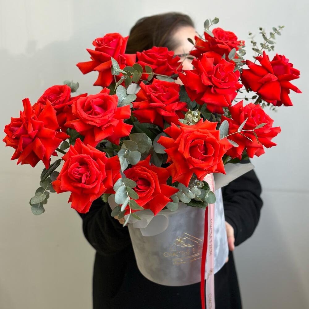 Цветы в коробке «Алая весна»