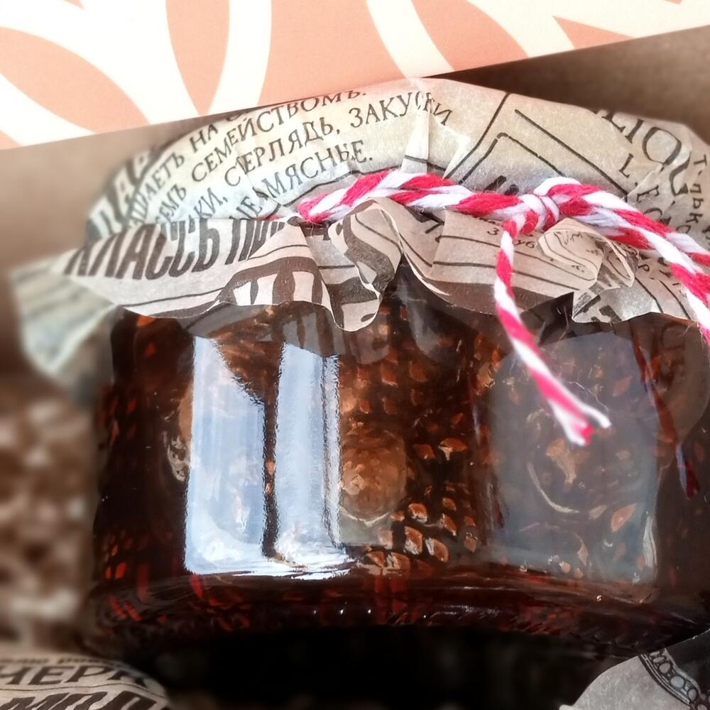 Подарочный набор " Gusto" вяленые сливы и варенье из сосновых шишек