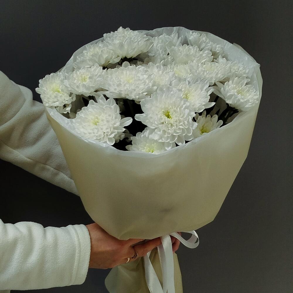 Букет из белой кустовой хризантемы на последний звонок
