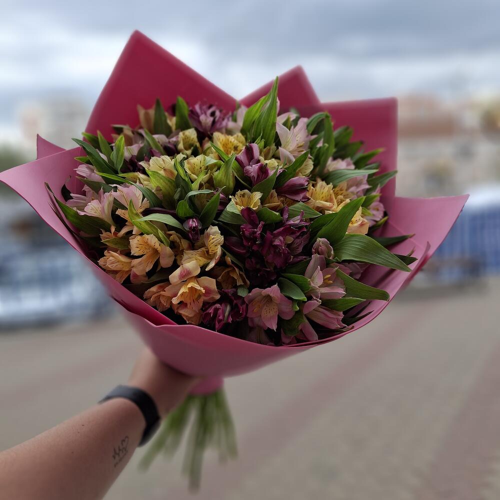 Букет альстромерий