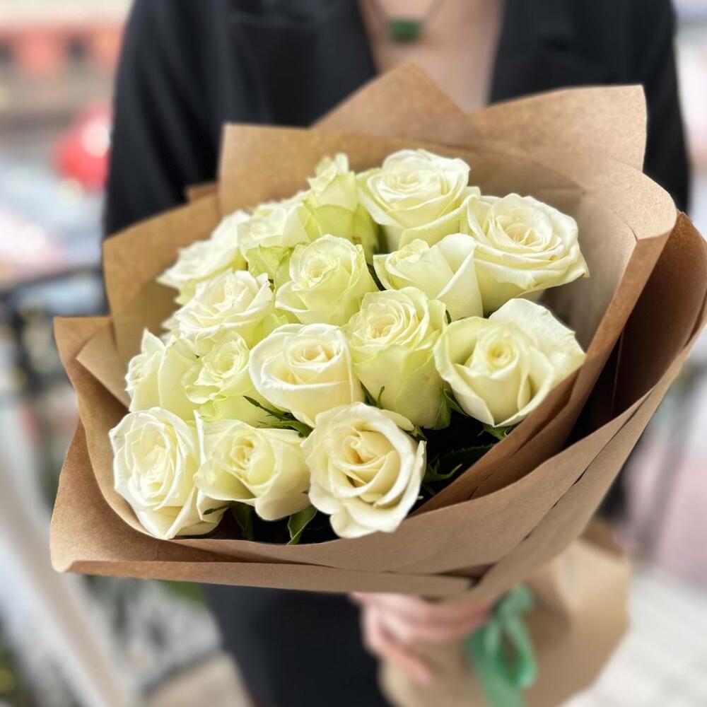 Bouquet of white roses