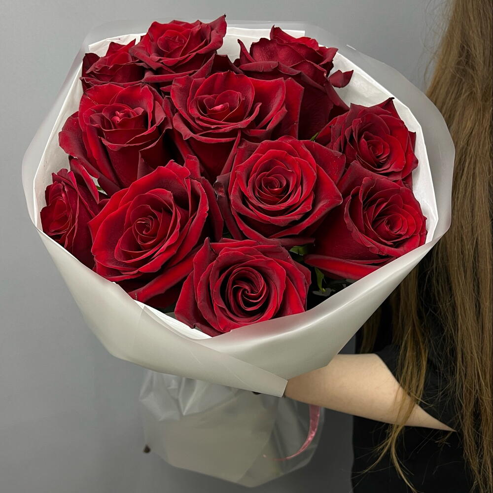 Красные розы 🌹 в упаковке с лентой ( 11 красных роз )