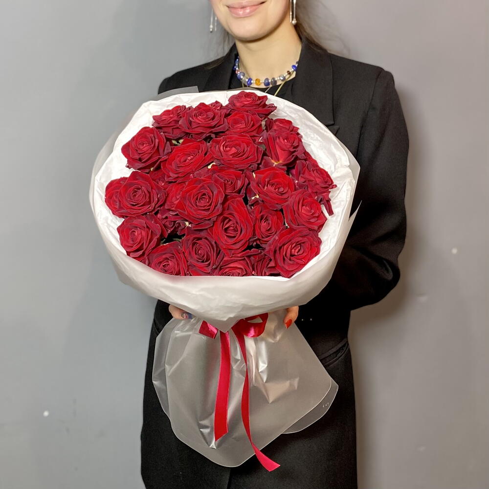 Классика 🌹 Воздушный букет красных кустовых роз (9 шт)
