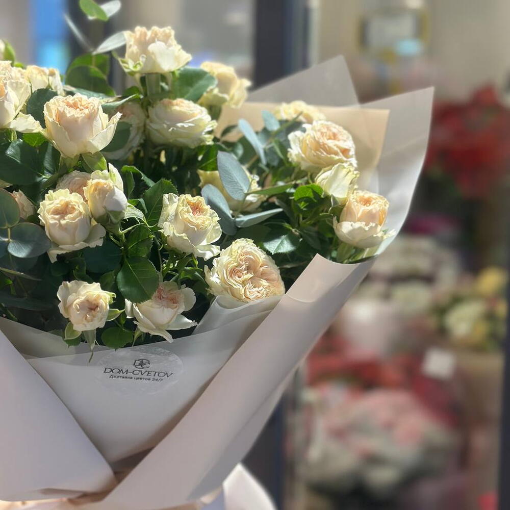 Букет из 7 Пионовидных Кустовых роз