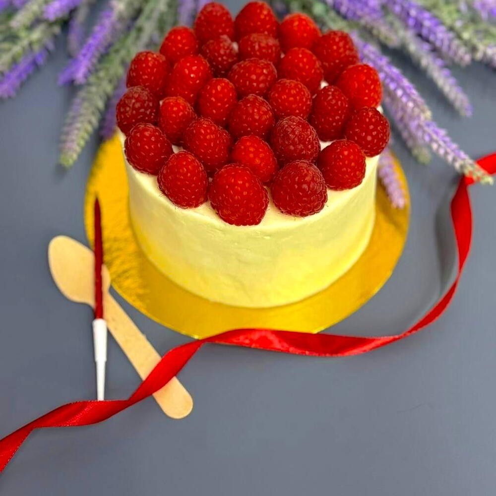 Sweet Flower Box gerberas and bento