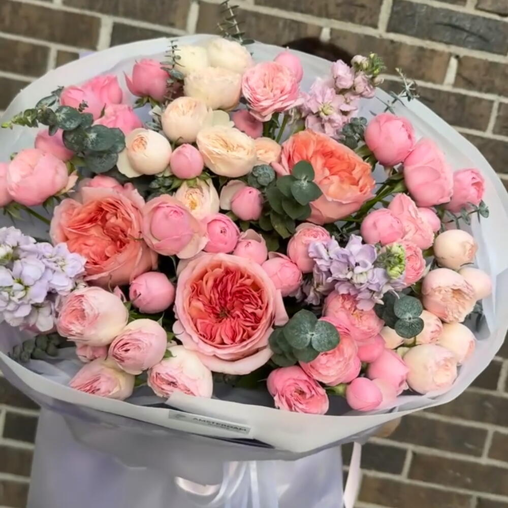 Large bouquet with peony-style roses