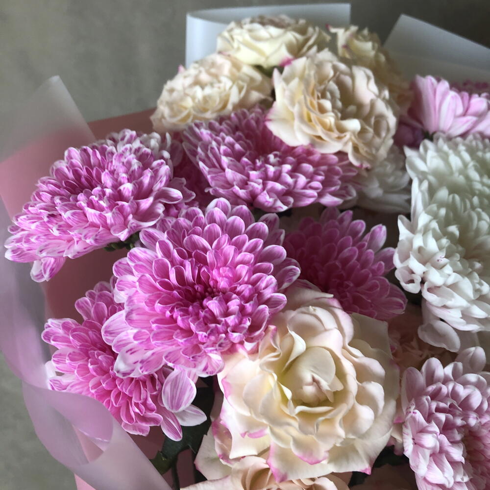 Букет 💐 🌹🔥😍из кустовых роз и Хризантем