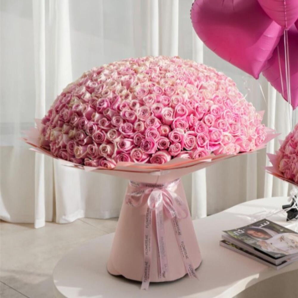 Set of 2x 101 roses and balloons