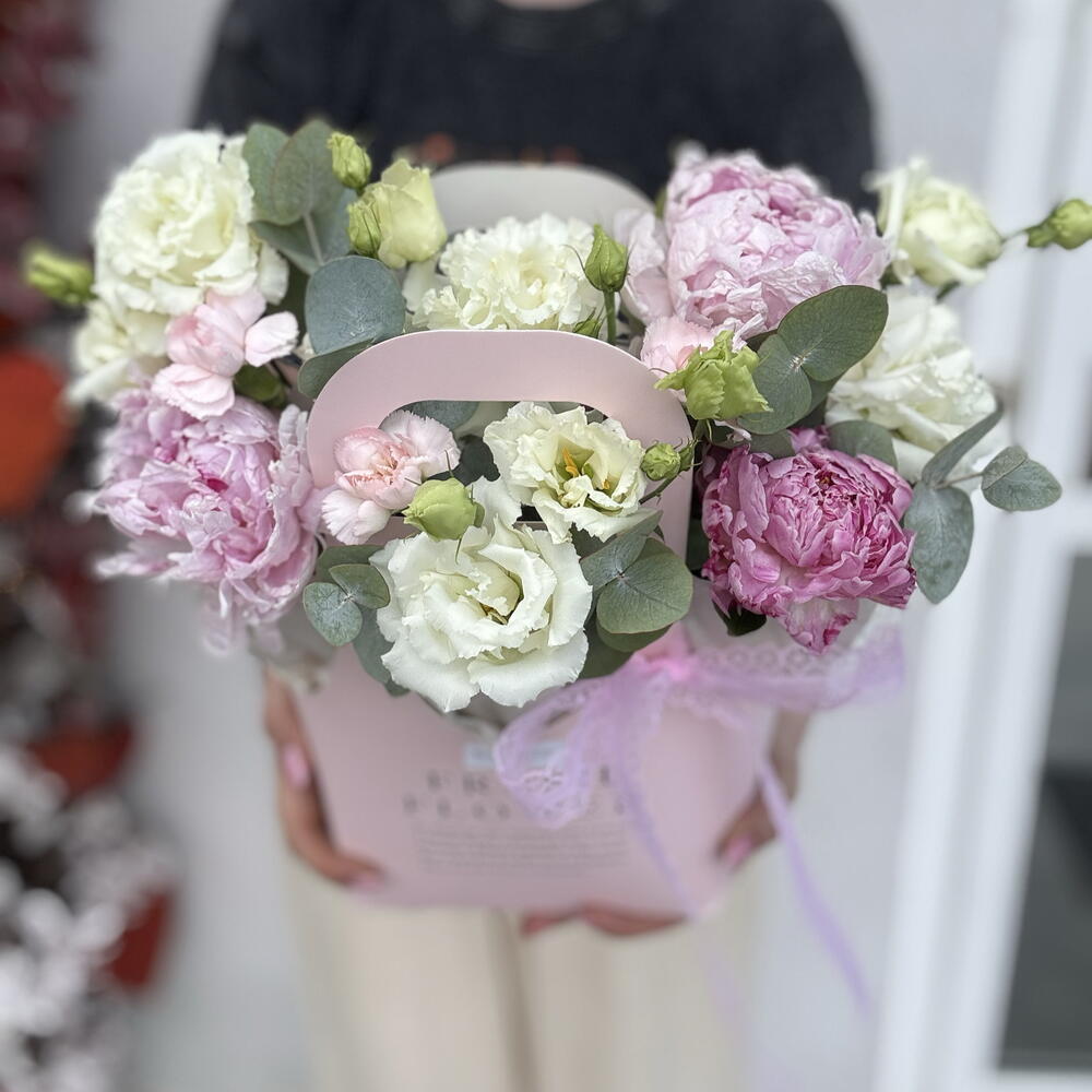 🤍Крутой букет в сумочке с пионами и эустомой Bloom Room