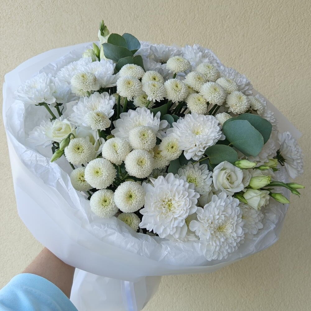 Нежное облако из Хризантем и эустомы