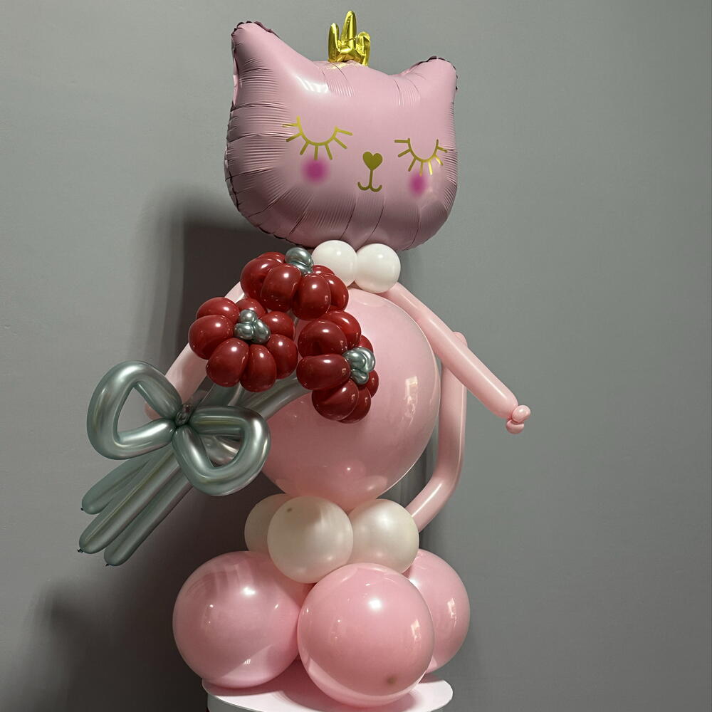 Розовый котёнок
