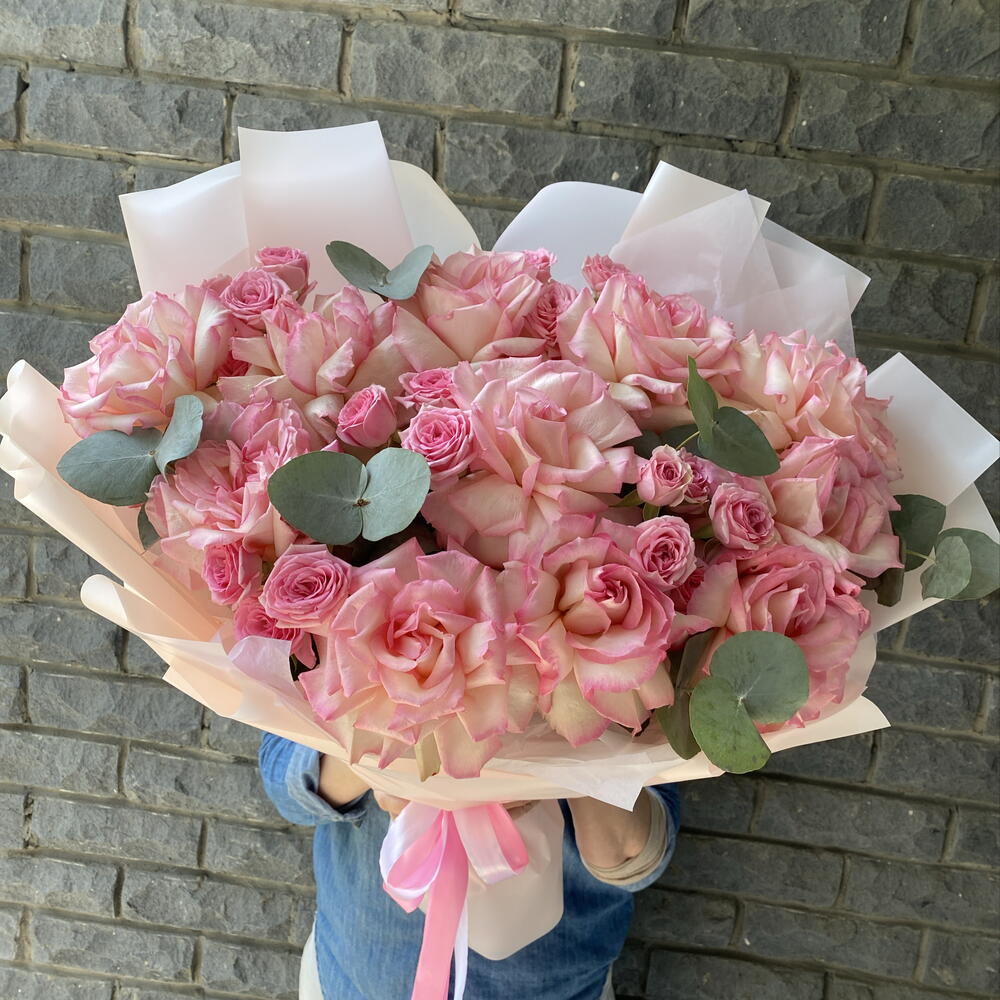 Букет «Розовое облако» из французских и кустовых роз 🌸🩷