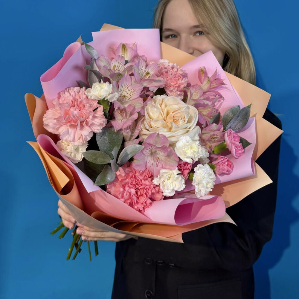 Букет из пионовидной розы и альстромерии. Авторский букет 3050. leoraflowers